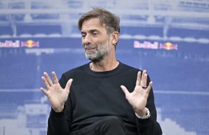 Klopp su molasına tepki gösterdi: Bu, klimalı ofislerdeki takım elbiseli adamlar tarafından rehin alınan bir futbol