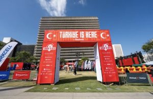 Türk Kültürü ve Futbol Tutkusu Los Angeles’ta Buluştu: TurkishVibeZonebyChobaniCoşkulu Atmosferiyle Başladı